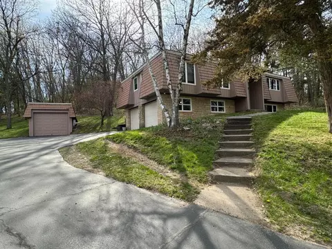 5631 Fox Chase Dr, Hokah, MN 55941
