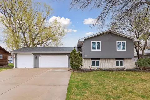 9404 Wellington Ln N, Maple Grove, MN 55369