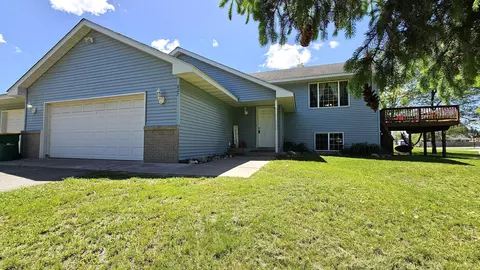 827 N Oak St, Royalton, MN 56373
