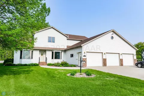852 7 St Ct, Casselton, ND 58012