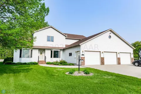 852 7 St Ct, Casselton, ND 58012