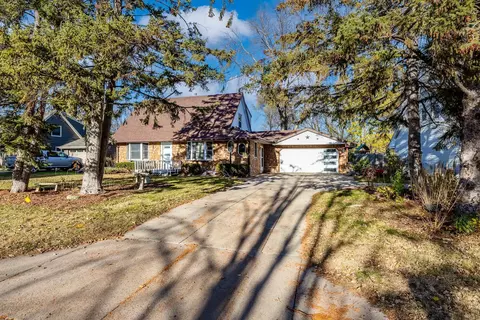 8853 Hale Ave S, Cottage Grove, MN 55016