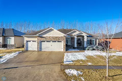 3498 Shadow Wood Ln, West Fargo, ND 58078