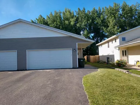 550 Hilltop Dr NE, Hutchinson, MN 55350
