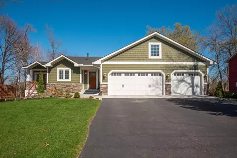 4181 Kaitlin Dr, Vadnais Heights, MN 55127