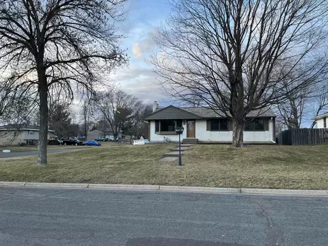 2465 E Meadow Dr, North Saint Paul, MN 55109