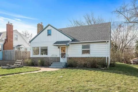 1194 Lealand Rd E, Maplewood, MN 55109
