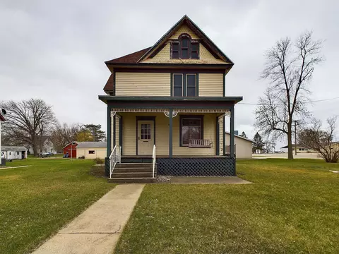 205 E 4th St, Cyrus, MN 56323