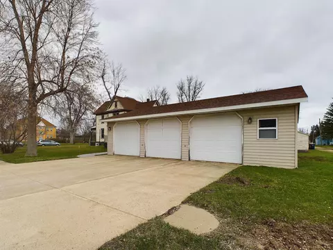 Exterior - 205 E 4th St, Cyrus, MN 56323 photo 5 of 6