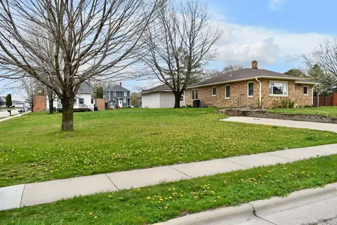 320 E Main St, Lewiston, MN 55952 photo 2