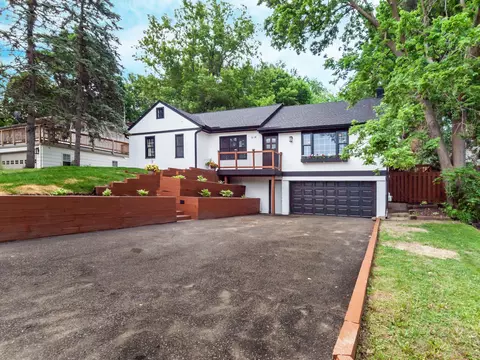 614 Beaver Dam St E, Wayzata, MN 55391