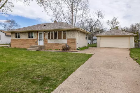 151 Bellwood Ave, Maplewood, MN 55117