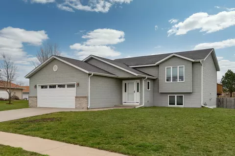 6198 S Pointe Dr SW, Rochester, MN 55902