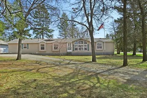 415 1st St SE, Menahga, MN 56464