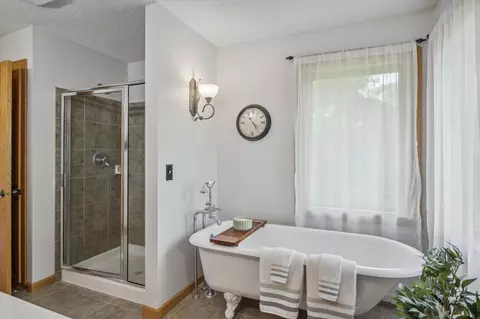 Bath - 3787 Drumcliffe Ct, Rosemount, MN 55068 photo 4 of 6