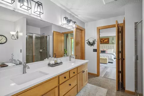 Bath - 3787 Drumcliffe Ct, Rosemount, MN 55068 photo 2 of 6