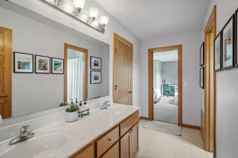 Bath - 3787 Drumcliffe Ct, Rosemount, MN 55068 photo 5 of 6