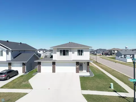 1006 Eaglewood Ave W, West Fargo, ND 58078