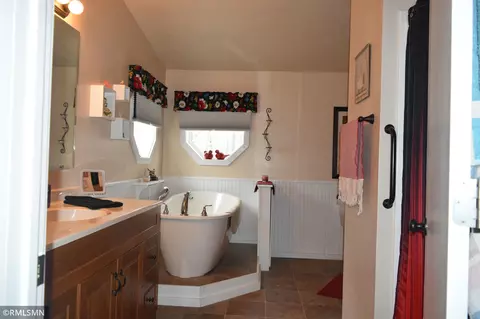 Bath - 2146 290th Ave, Mora, MN 55051 photo 2 of 2