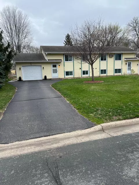 1716 10th Ave E, Shakopee, MN 55379