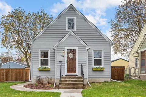 902 Orange Ave E, Saint Paul, MN 55106
