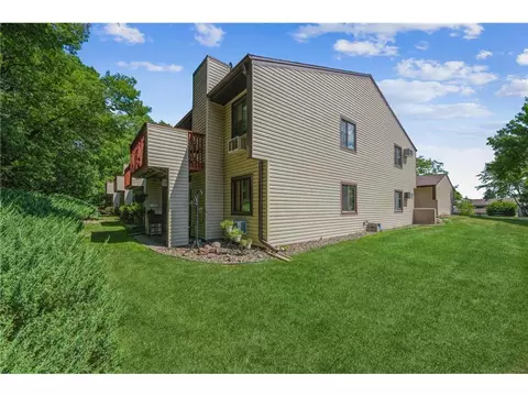 7228 Vista Ct, Eden Prairie, MN 55346