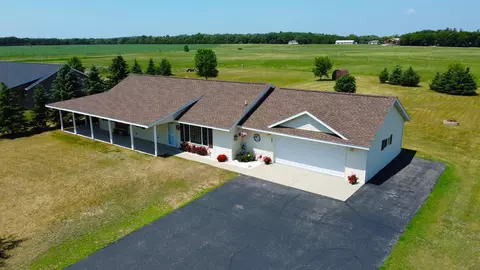 208 Cozy Oak Dr W, Ottertail, MN 56571