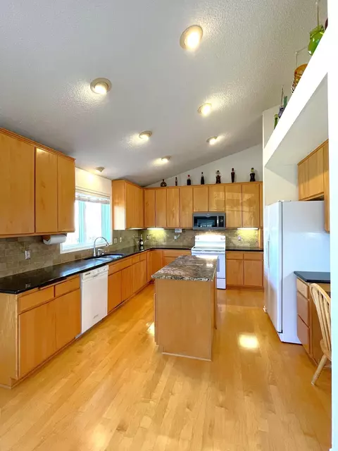 17841 Steading Rd, Eden Prairie, MN 55347 photo 11