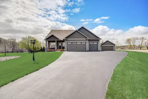 9136 Penrose Ave S, Hastings, MN 55033