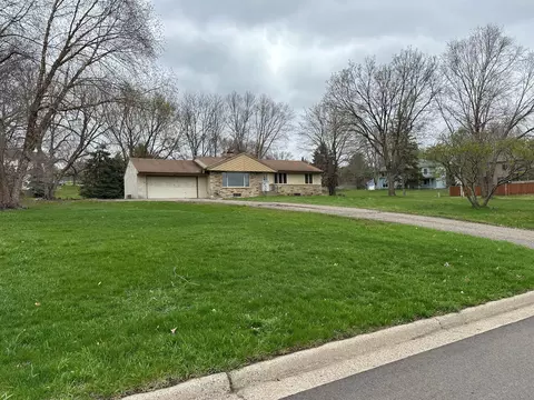 2888 Sibley Hills Dr, Eagan, MN 55121