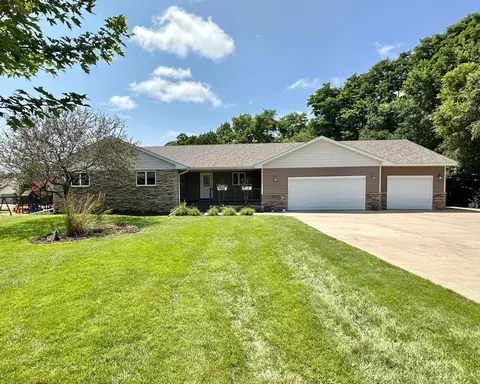 1154 56th St, Hudson, WI 54016