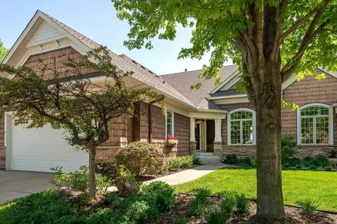 10082 Indigo Dr, Eden Prairie, MN 55347