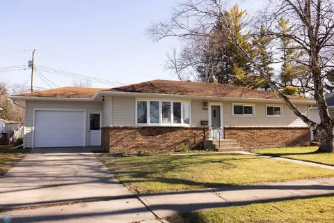 1328 20th Ave S, Moorhead, MN 56560
