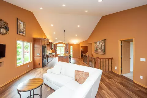 7806 Hill Rd, Woodbury, MN 55125 photo 4