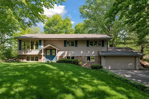 6150 Clover Cir, Mound, MN 55364