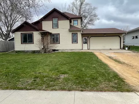 500 W 1st St, Janesville, MN 56048