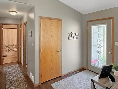 604 Genesis Ave, Marshall, MN 56258 photo 4