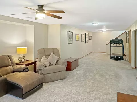 604 Genesis Ave, Marshall, MN 56258 photo 17