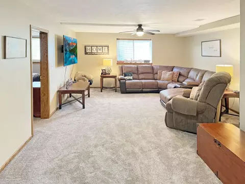 604 Genesis Ave, Marshall, MN 56258 photo 16