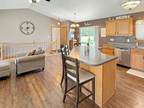 604 Genesis Ave, Marshall, MN 56258 photo 5