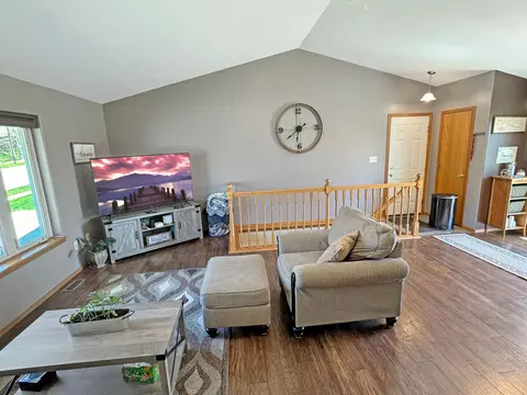 604 Genesis Ave, Marshall, MN 56258 photo 6