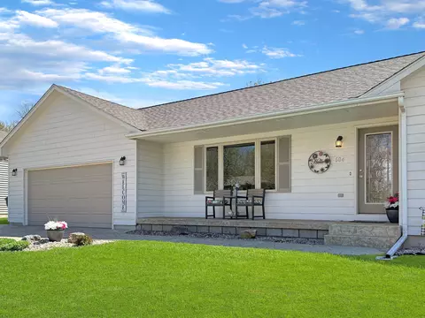 604 Genesis Ave, Marshall, MN 56258 photo 3