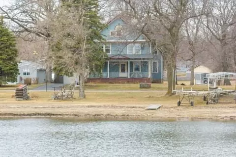 504 Lakeshore Dr, Madison Lake, MN 56063
