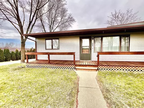 389 Spruce St, Paynesville, MN 56362