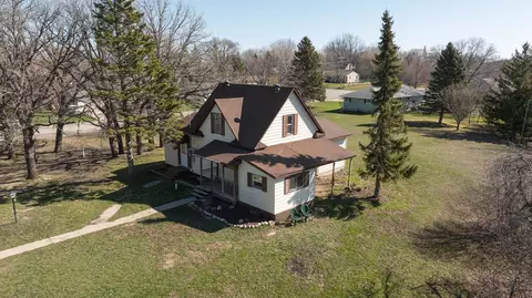 421 W St Charles Ave, Fergus Falls, MN 56537