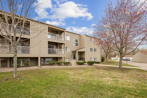 1215 Ferndale St N #A19, Maplewood, MN 55119