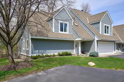 1501 Hollybrook Rd, Wayzata, MN 55391