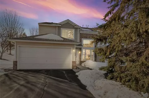 2829 Coach Ln, Chanhassen, MN 55317