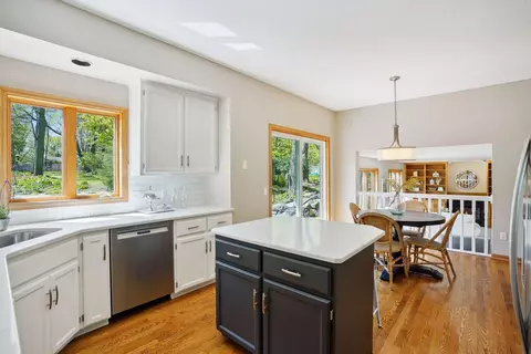 2211 Sommergate, Excelsior, MN 55331 photo 8