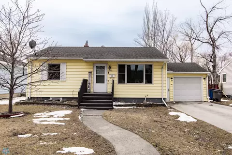 1111 10 12 St N, Moorhead, MN 56560